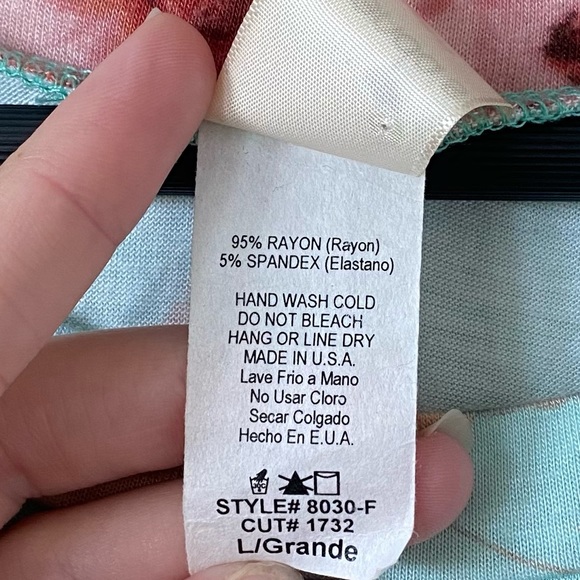 ⭐️ SOLD ⭐️ BRENDA’S USA Floral Knotted Tunic Top L - Picture 6 of 6